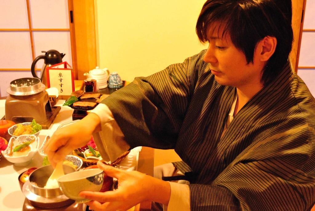 Ban-Ya Hot Spring Inn Yufu Esterno foto