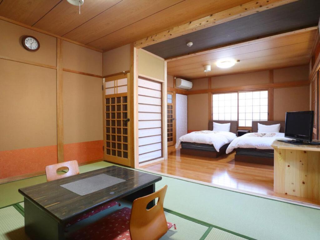 Ban-Ya Hot Spring Inn Yufu Esterno foto