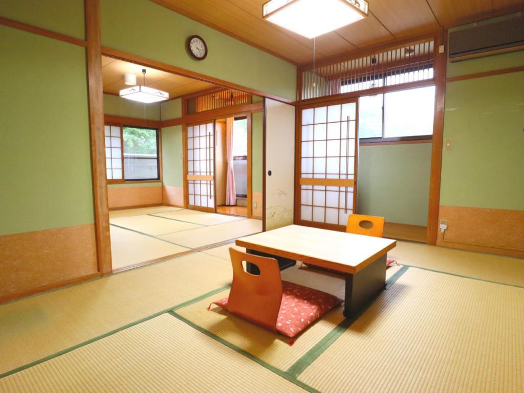Ban-Ya Hot Spring Inn Yufu Esterno foto