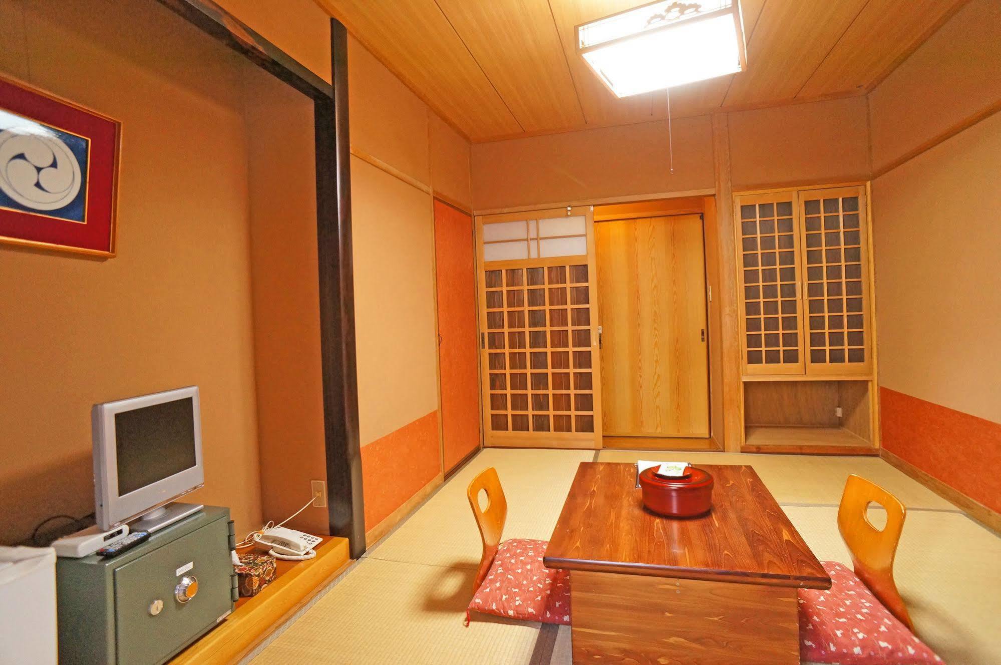 Ban-Ya Hot Spring Inn Yufu Esterno foto