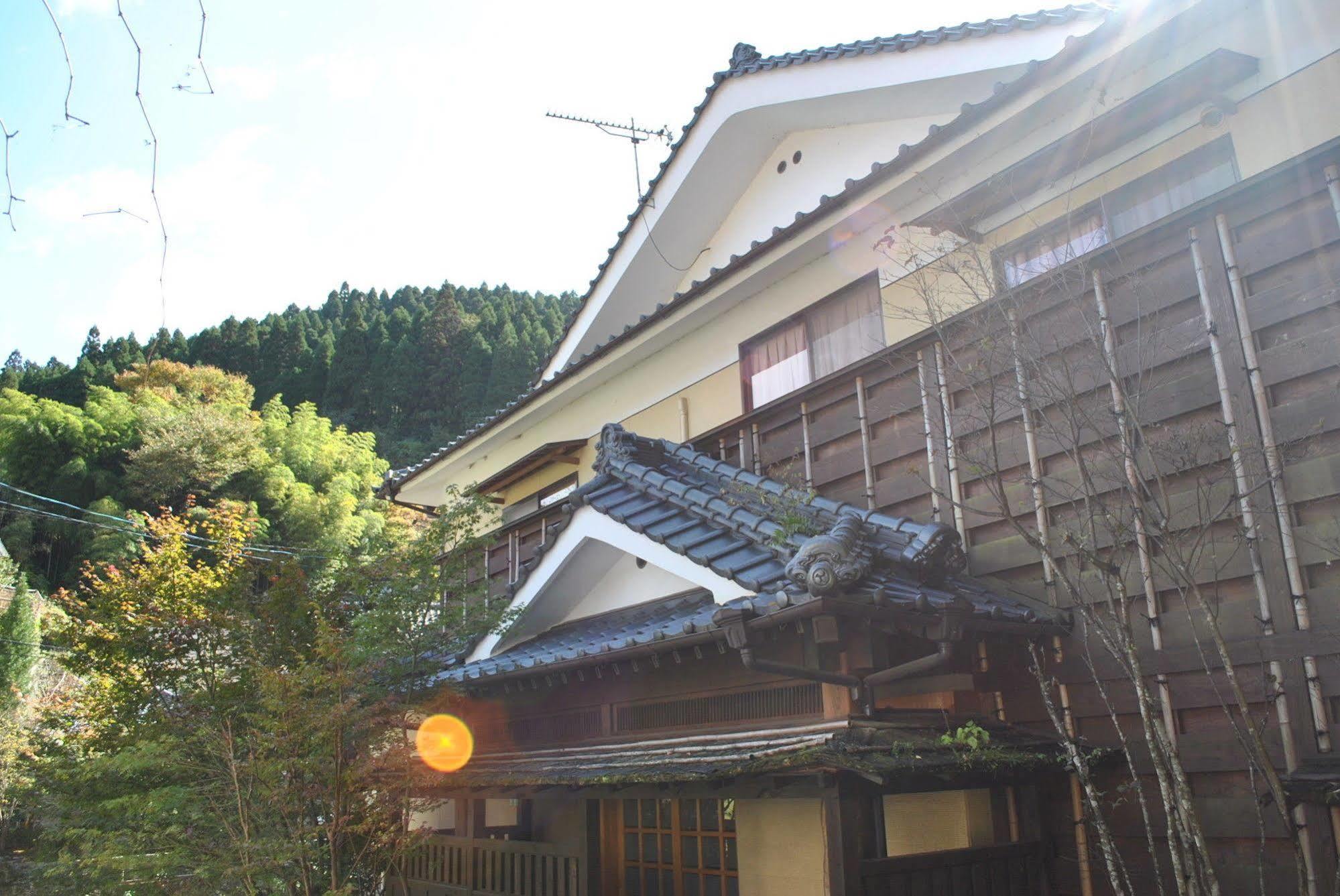 Ban-Ya Hot Spring Inn Yufu Esterno foto