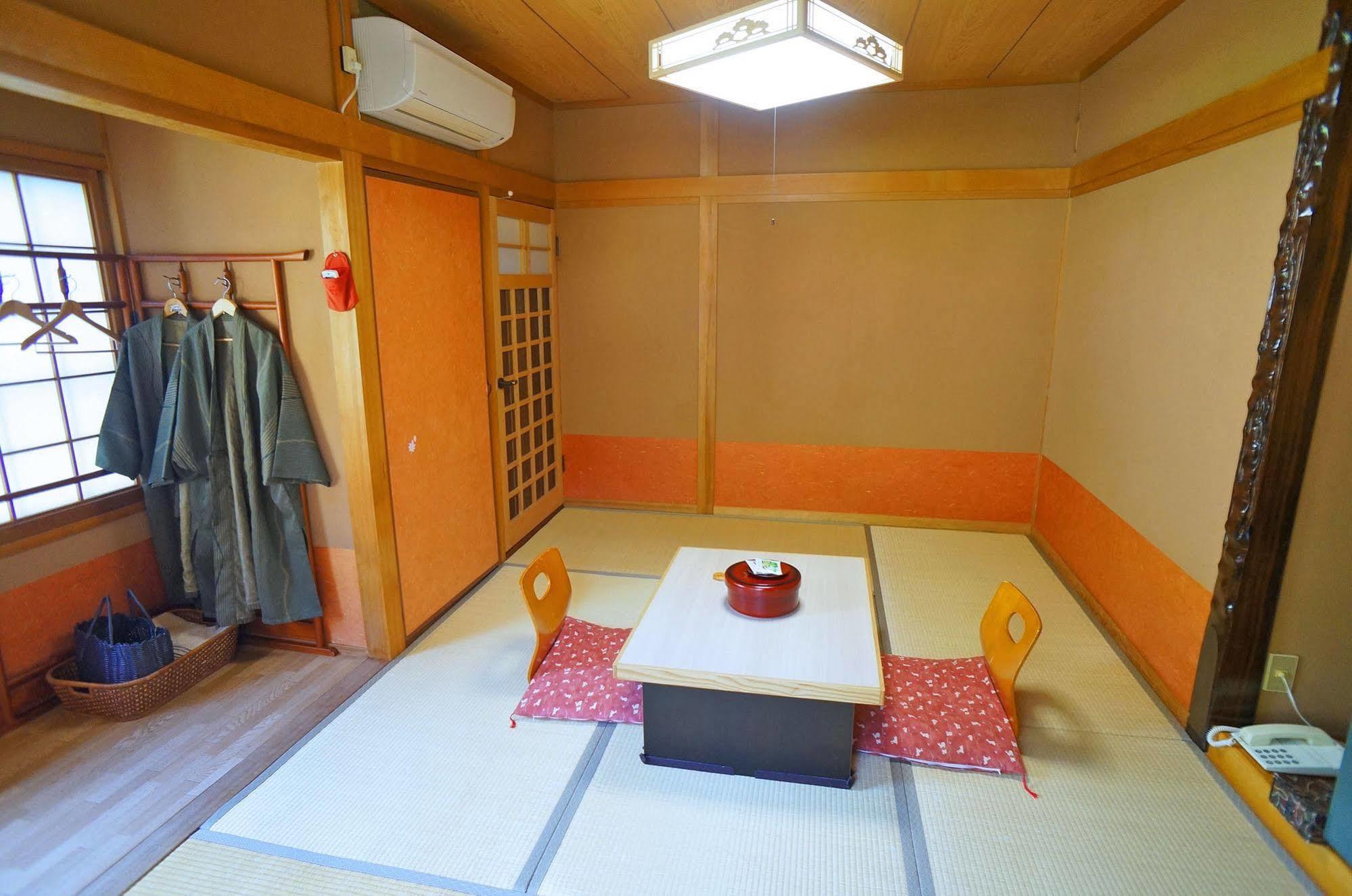 Ban-Ya Hot Spring Inn Yufu Esterno foto