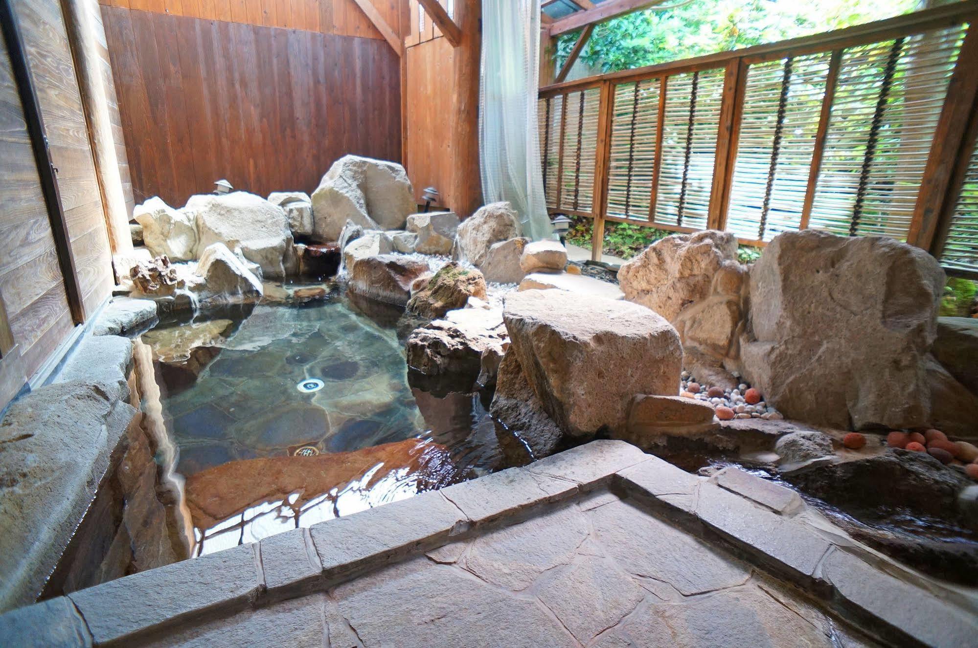 Ban-Ya Hot Spring Inn Yufu Esterno foto