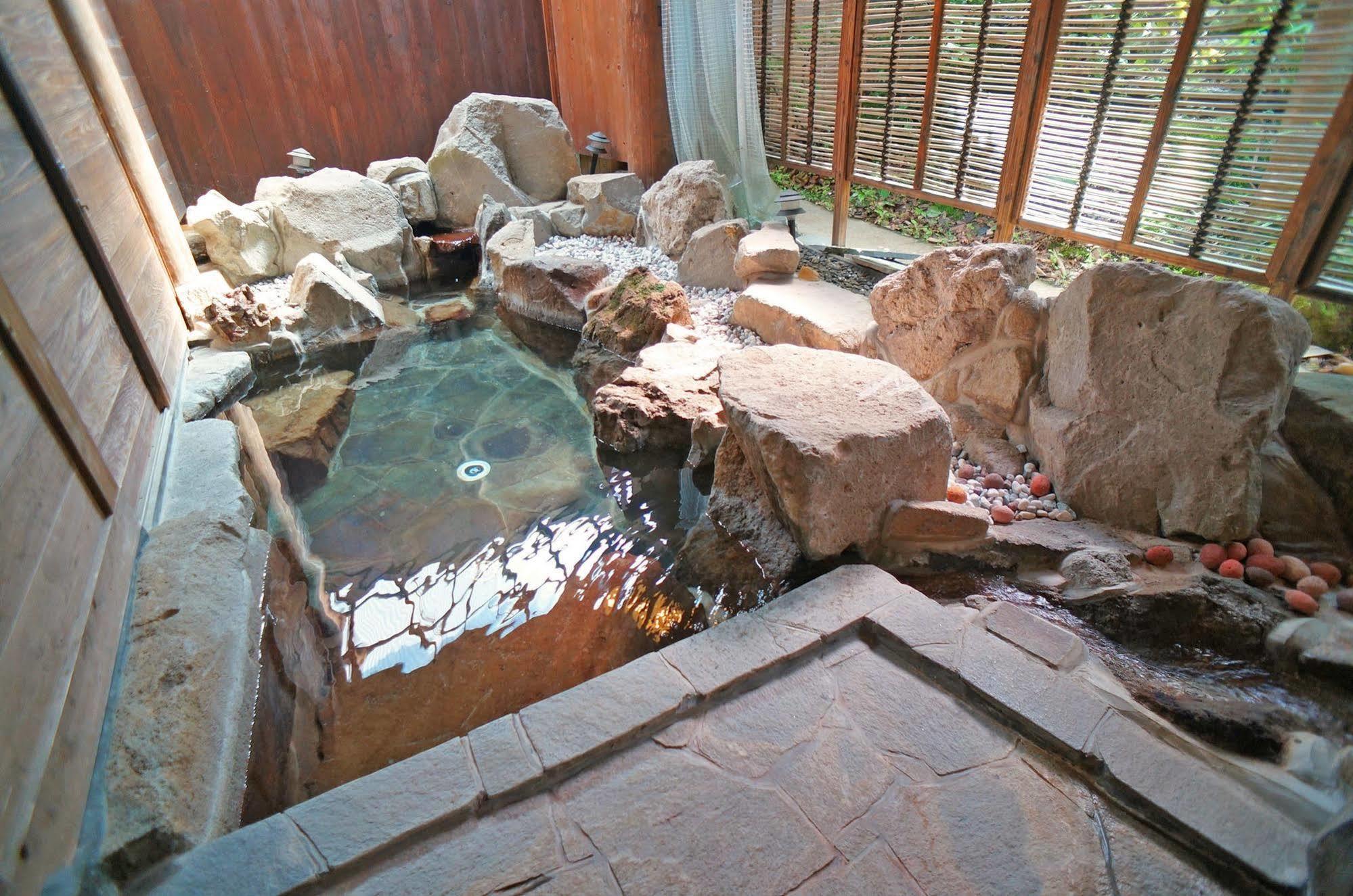 Ban-Ya Hot Spring Inn Yufu Esterno foto