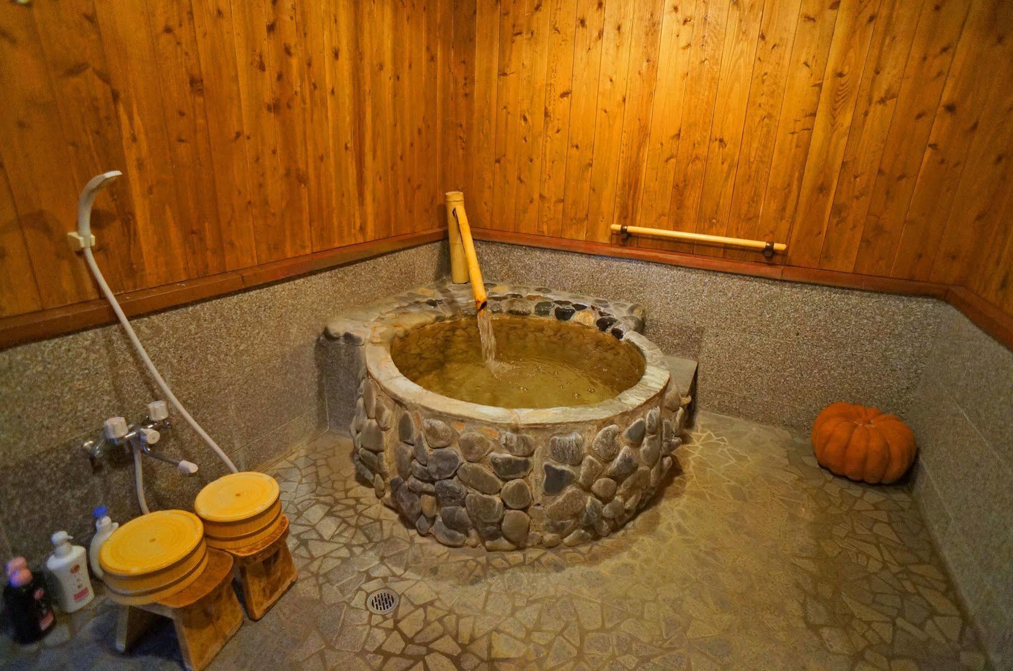Ban-Ya Hot Spring Inn Yufu Esterno foto
