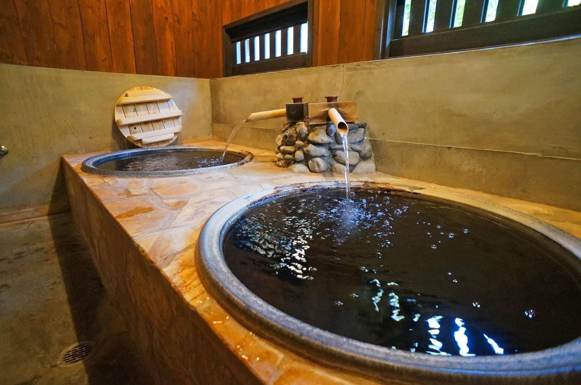 Ban-Ya Hot Spring Inn Yufu Esterno foto
